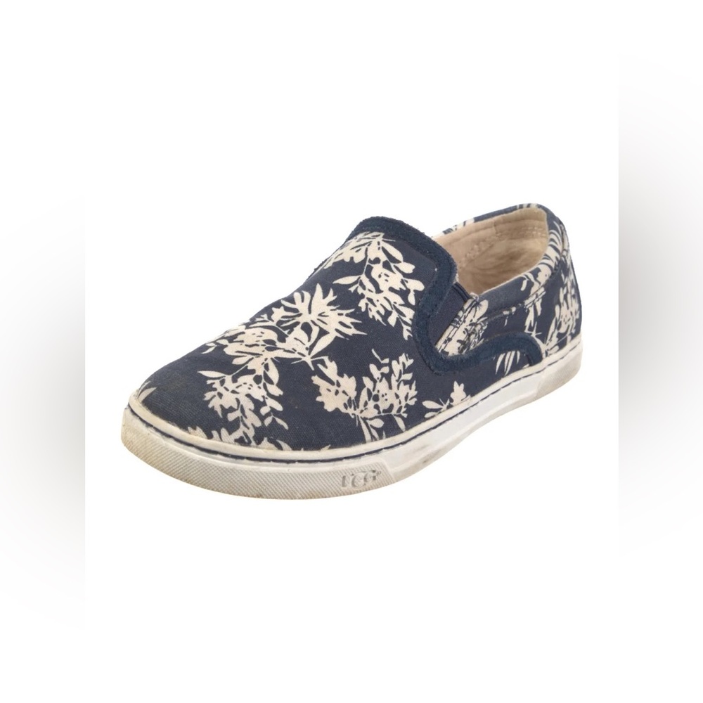 UGG
Canvas Printed Sneakers
Size: 5 TUS 5